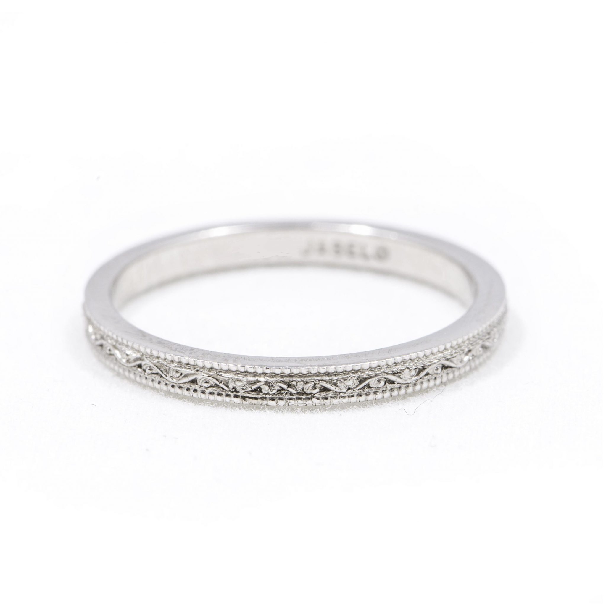 WHITE GOLD DETAILED WEDDING BAND - Argo & Lehne Jewelers