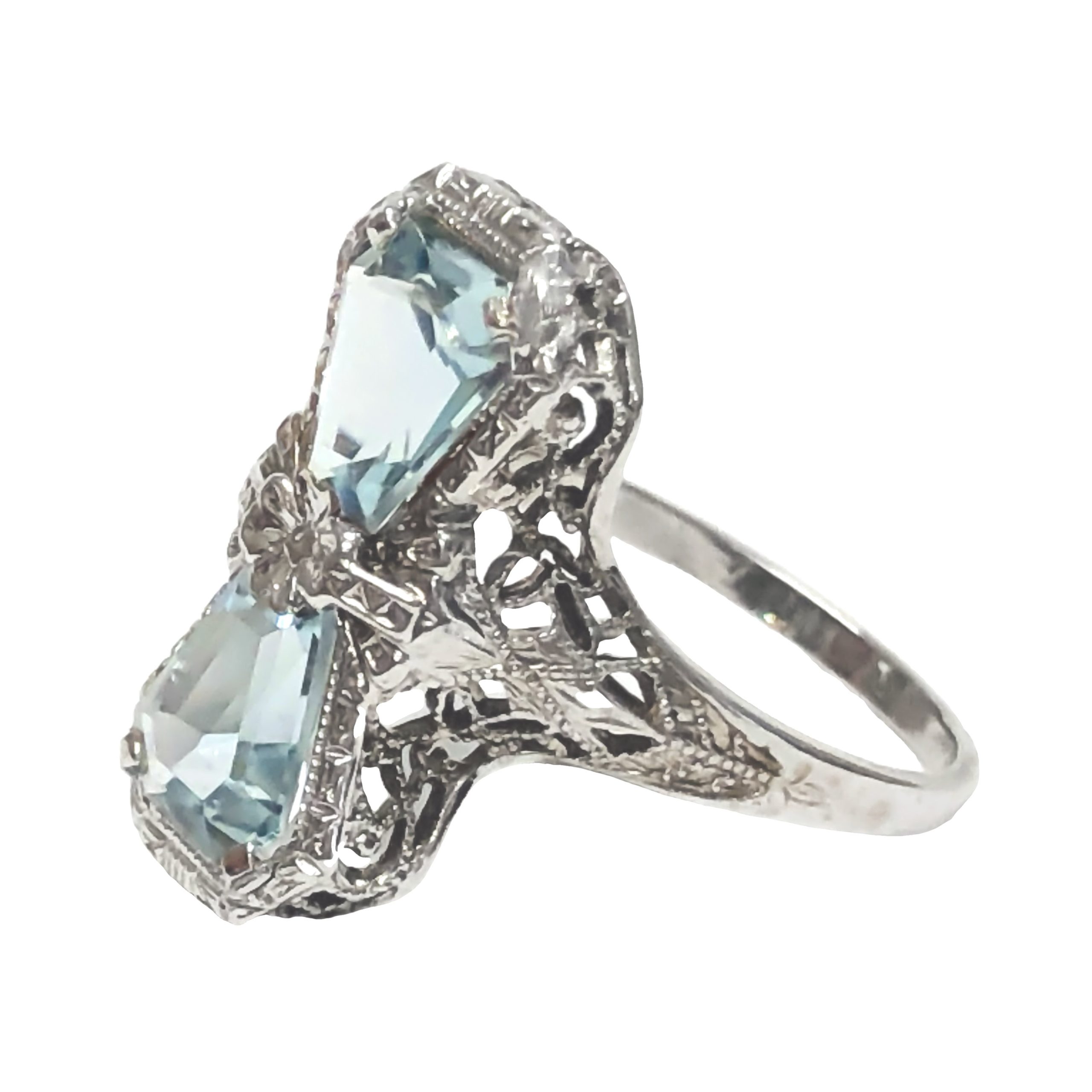 WHITE GOLD VINTAGE AQUAMARINE RING - Argo & Lehne Jewelers